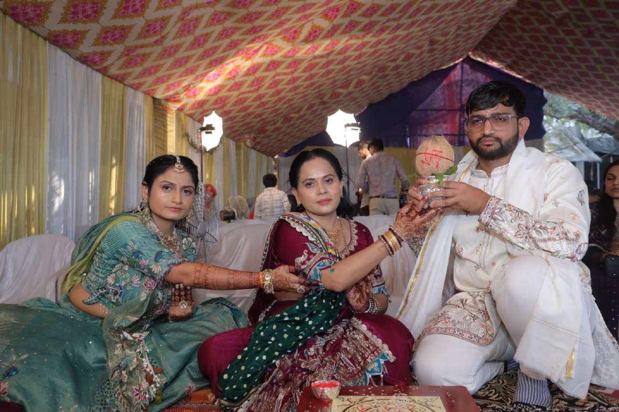 Mandap Muhrat Rasam · 06