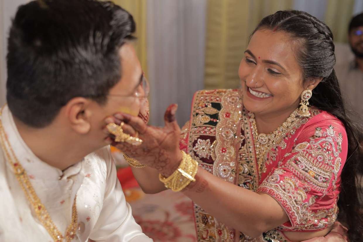 Mandap Muhrat · 08
